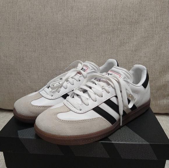 Adidas Samba Classic Shoes - Picture 11 of 15